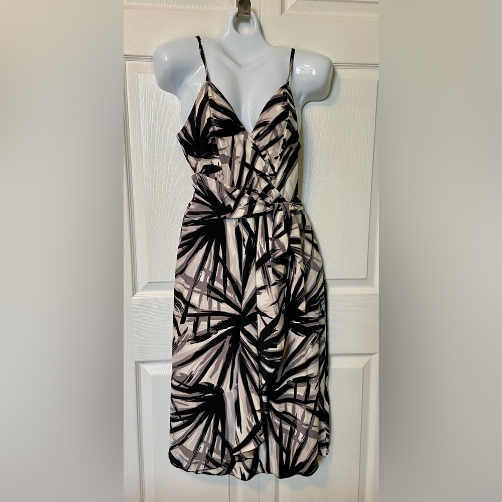 Betsy Johnson 90s vintage faux wrap, 100% silk, Small, flowy, adjustable straps